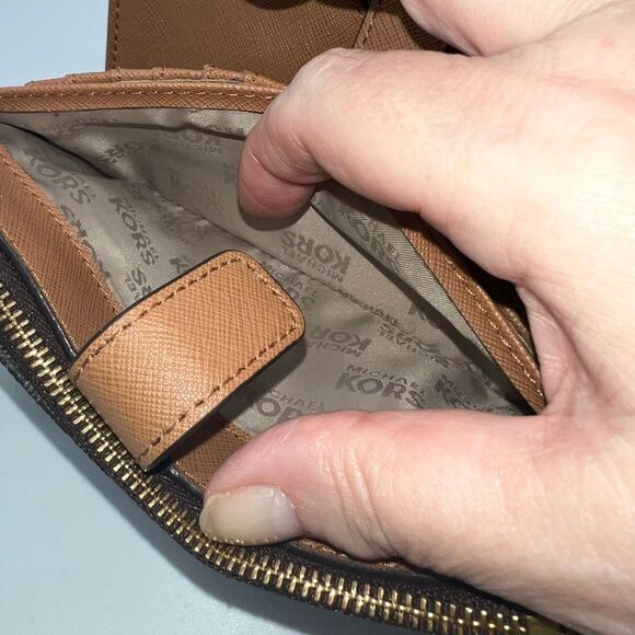 Michael Kors NWT Jet Set Phone Wristlet Large Wallet - Picture 7 of 13